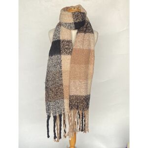 Écharpe acrylique et laine paré d'un imprimé à carreaux