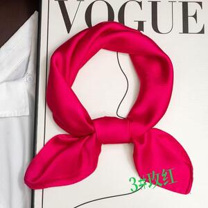 Foulard carré en polyester satiné coloris uni