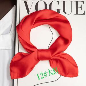 Foulard carré en polyester satiné coloris uni