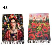 Écharpe réversible à l’effigie de Frida Kahlo bordée de franges