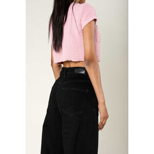 Jean stretch coupe droite et large en denim avec des effets délavés