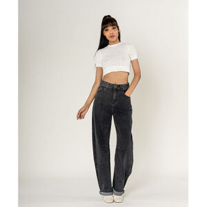 Jean stretch coupe droite et large en denim avec des effets délavés