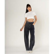 Jean stretch coupe droite et large en denim avec des effets délavés