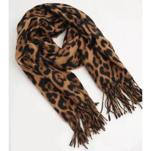 Écharpe à imprimé léopard en laine et viscose avec des franges