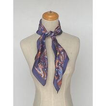Foulard carré en polyester satiné léger à motif cachemire