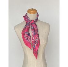 Foulard carré en polyester satiné léger à motif cachemire