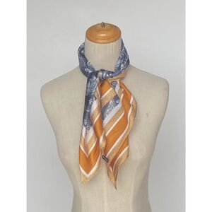Foulard carré en polyester satiné à motif cachemire et bordure unie