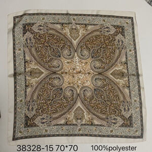 Foulard carré en polyester satiné à motif cachemire symétrique