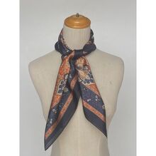 Foulard carré en polyester satiné à motif cachemire symétrique