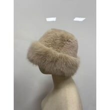 Chapeau en fausse fourrure au toucher soyeux et moelleux