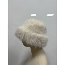 Chapeau en fausse fourrure au toucher soyeux et moelleux