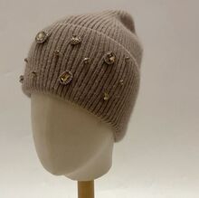 Bonnet en angora et acrylique incrusté de bijoux scintillants