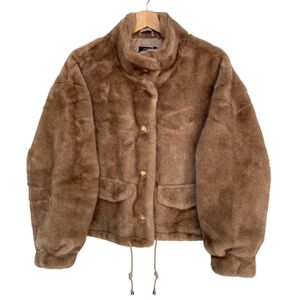 Veste en fausse fourrure au toucher très doux avec poches décoratives