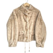 Veste en fausse fourrure au toucher très doux avec poches décoratives