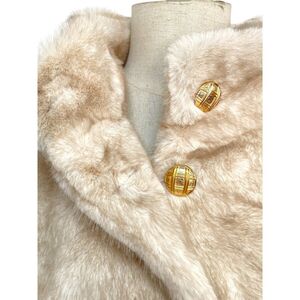 Veste en fausse fourrure au toucher très doux avec poches décoratives