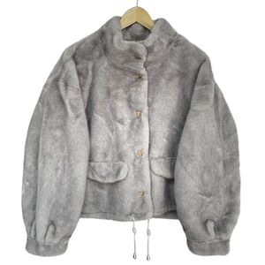 Veste en fausse fourrure au toucher très doux avec poches décoratives