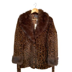 Manteau ceinturé en fausse fourrure avec col à revers, au toucher très doux