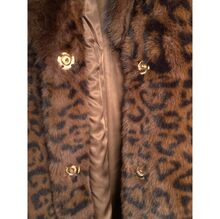 Manteau ceinturé en fausse fourrure avec col à revers, au toucher très doux