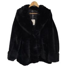 Manteau ceinturé en fausse fourrure avec col à revers, au toucher très doux