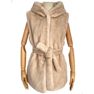 Gilet à capuche en fausse fourrure sans manches avec fermeture à boutons et ceinture