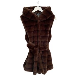 Gilet à capuche en fausse fourrure sans manches avec fermeture à boutons et ceinture