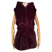 Gilet à capuche en fausse fourrure sans manches avec fermeture à boutons et ceinture