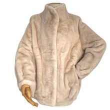 Veste en fausse fourrure effet vison  avec un toucher d'une grande douceur