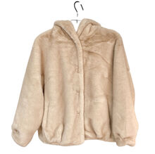 Veste à capuche en fausse fourrure effet vison  avec un toucher d'une grande douceur