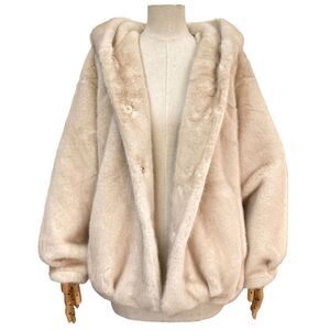 Veste à capuche en fausse fourrure effet vison  avec un toucher d'une grande douceur