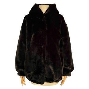 Veste à capuche en fausse fourrure effet vison  avec un toucher d'une grande douceur