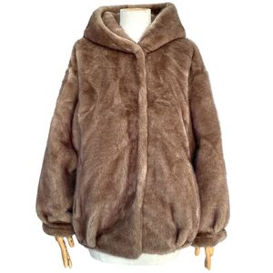 Veste à capuche en fausse fourrure effet vison  avec un toucher d'une grande douceur