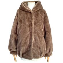 Veste à capuche en fausse fourrure effet vison  avec un toucher d'une grande douceur