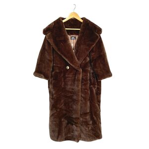 Long manteau oversize en fausse fourrure imite à la perfection le vison