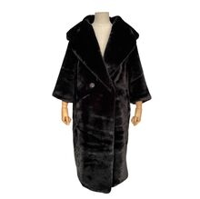 Long manteau oversize en fausse fourrure imite à la perfection le vison