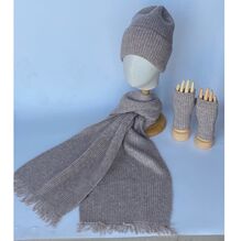 Ensembles d'hiver à écharpe à franges, bonnet à côtes et une paire de gants mitaines
