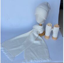 Ensembles d'hiver à écharpe à franges, bonnet à côtes et une paire de gants mitaines