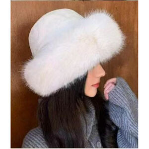 Chapeau bonnet d'hiver sublimé d’un contour en fausse fourrure - 3 pièces