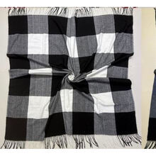 Grand foulard doux et chaud à motif de carreaux rehaussé de franges - 3 pièces