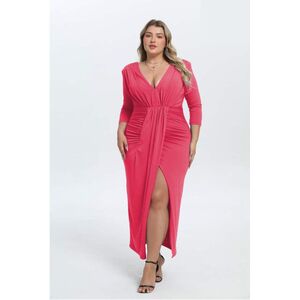 Robe longue de soirée grande taille avec des fronces gainantes et fente