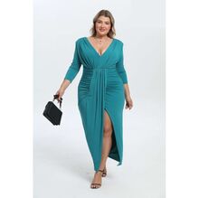 Robe longue de soirée grande taille avec des fronces gainantes et fente