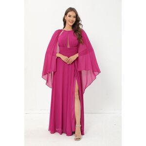 Robe longue en mousseline avec fente et cape volantée aux épaules