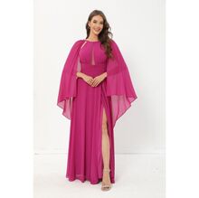 Robe longue en mousseline avec fente et cape volantée aux épaules