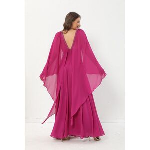 Robe longue en mousseline avec fente et cape volantée aux épaules