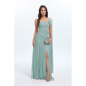 Robe longue drapée à fente et décolleté asymétrique parée de fleur détachable