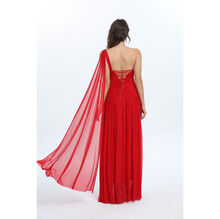 Robe longue drapée à fente et décolleté asymétrique parée de fleur détachable