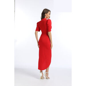 Robe fourreau à col licou et drapé à manches courtes bouffantes avec fente