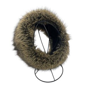 Bandeau d’hiver texturé d'une fourrure animale à poils long