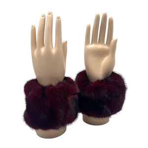 Manchons de poignet pour femme conçus à partir de fausse fourrure