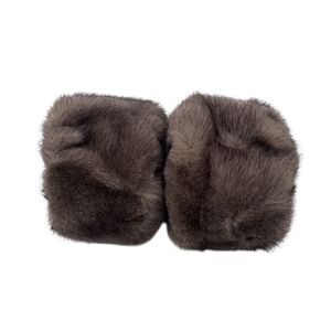 Manchons de poignet pour femme conçus à partir de fausse fourrure