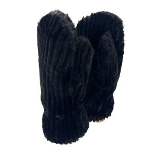 Moufles en fausse fourrure unie avec des fines côtes verticales